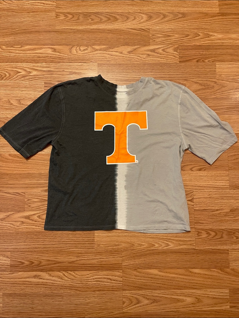 Hanes Tennessee Power ‘T’ Logo Gray Split Tie Dye Cropped Short Sleeve Shirt Med